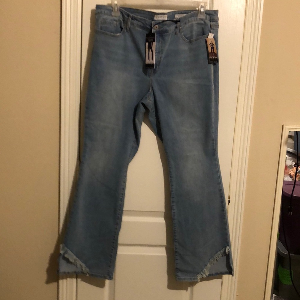 NWT SOFIA JEANS BOOT CUT.MID RISE SIZE 20 S.
